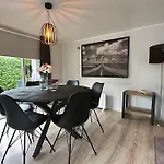 Ruim, Mooi En Modern Met Heerlijke Tuin Baarle-Nassau