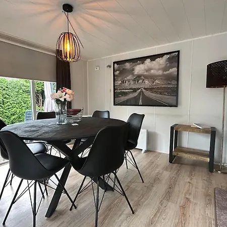 Ruim, Mooi En Modern Met Heerlijke Tuin Baarle-Nassau