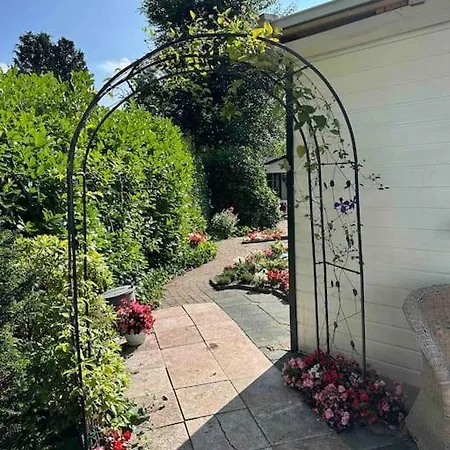 Ruim, Mooi En Modern Met Heerlijke Tuin