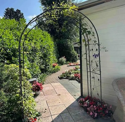 Ruim, Mooi En Modern Met Heerlijke Tuin