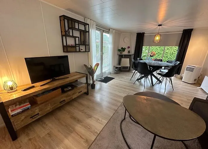 Ruim, Mooi En Modern Met Heerlijke Tuin Σαλέ